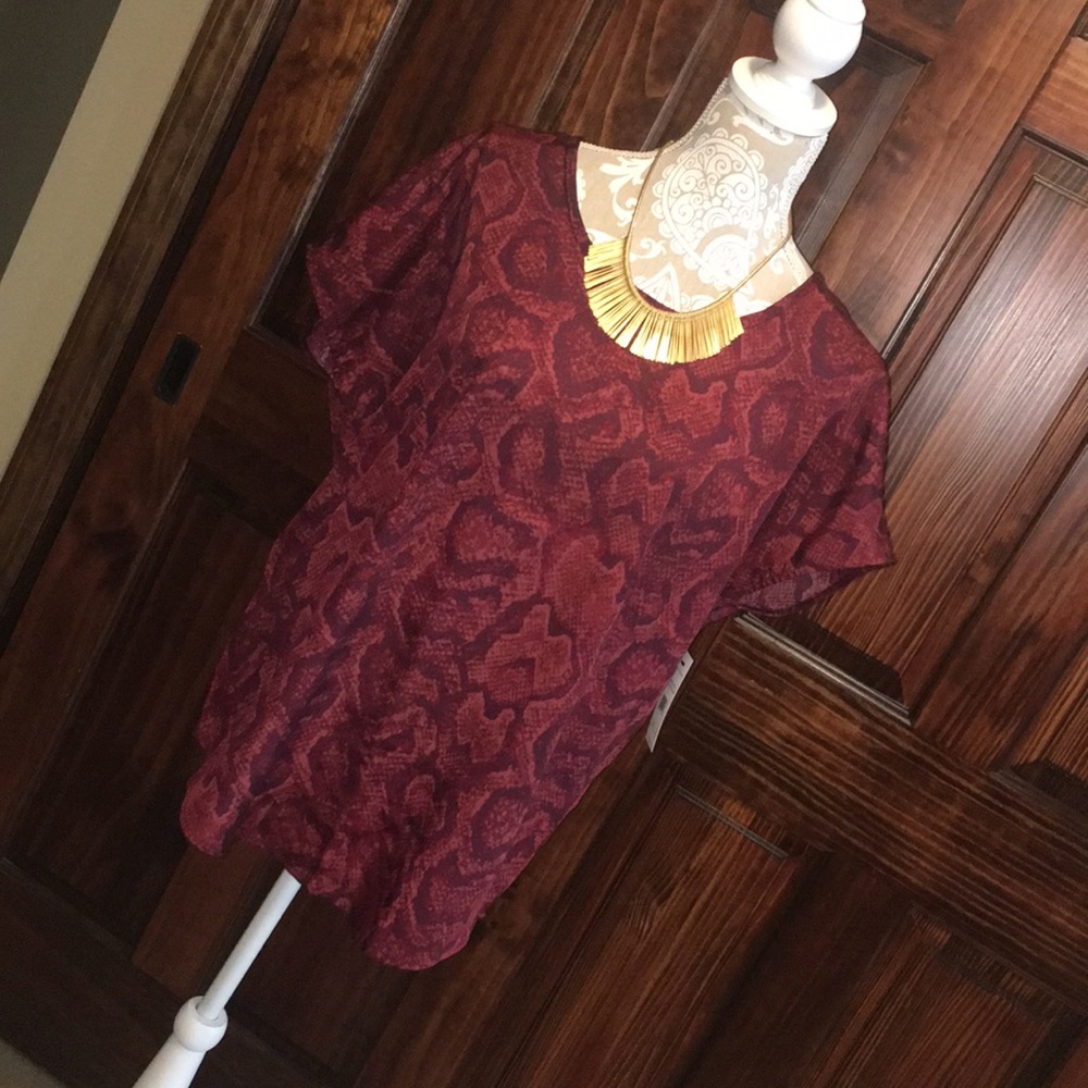 NWT BLOUSE SNAKE SKIN 🐍